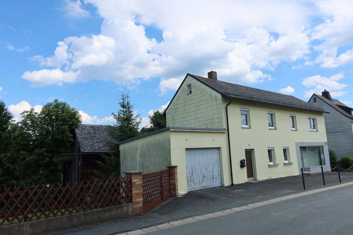 Wohn- und Geschäftshaus mit großem Grundstück in ländlicher Lage, 95194 Regnitzlosau