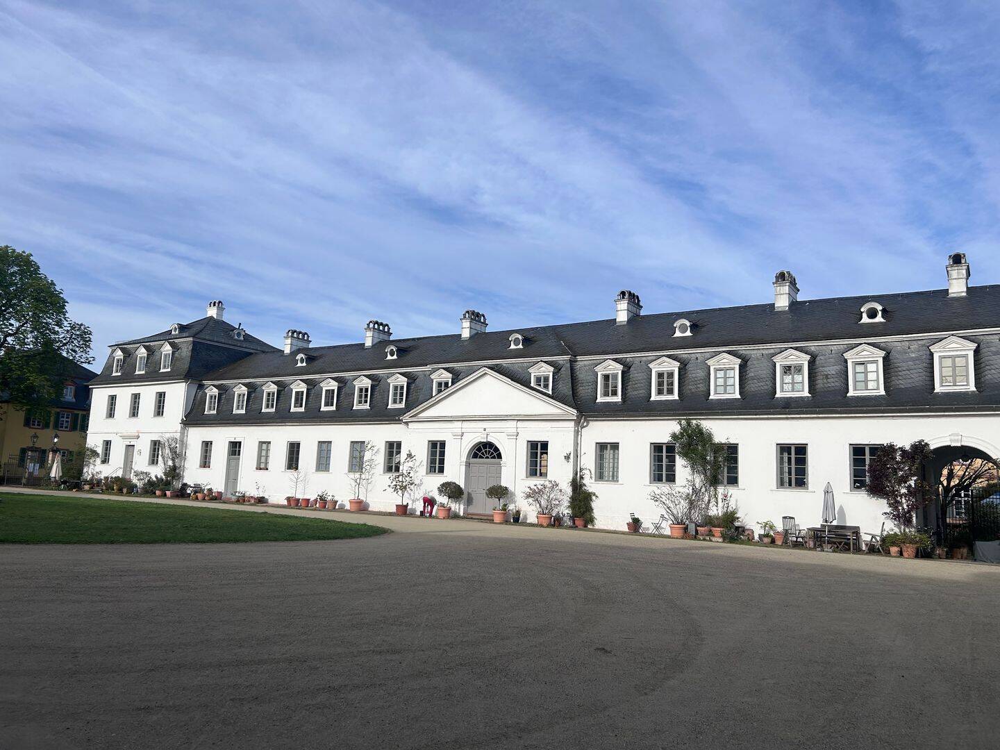Exklusive 3,5-Zimmer-Maisonettewohnung im historischen Rumpenheimer Schloss, 63075 Offenbach am Main (Bürgel Offenbach am Main Rumpenheim Waldheim)