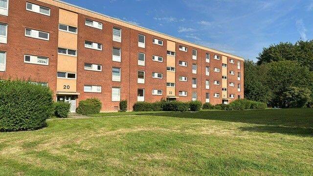 Endlich zu Hause – 3,5 Zimmer mit Balkon suchen neue Mieter!, 24109 Kiel (Hasseldieksdamm Mettenhof)