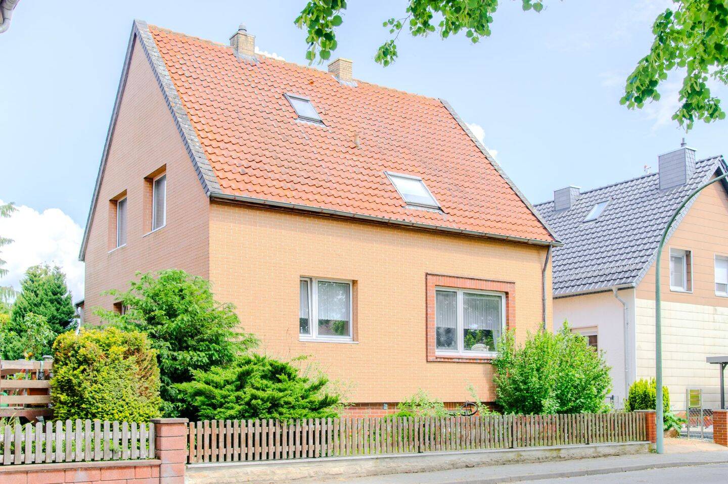 Viel Platz für eigene Ideen: Sanierungsbedürftiges Einfamilienhaus mit großem Garten!, 38381 Jerxheim