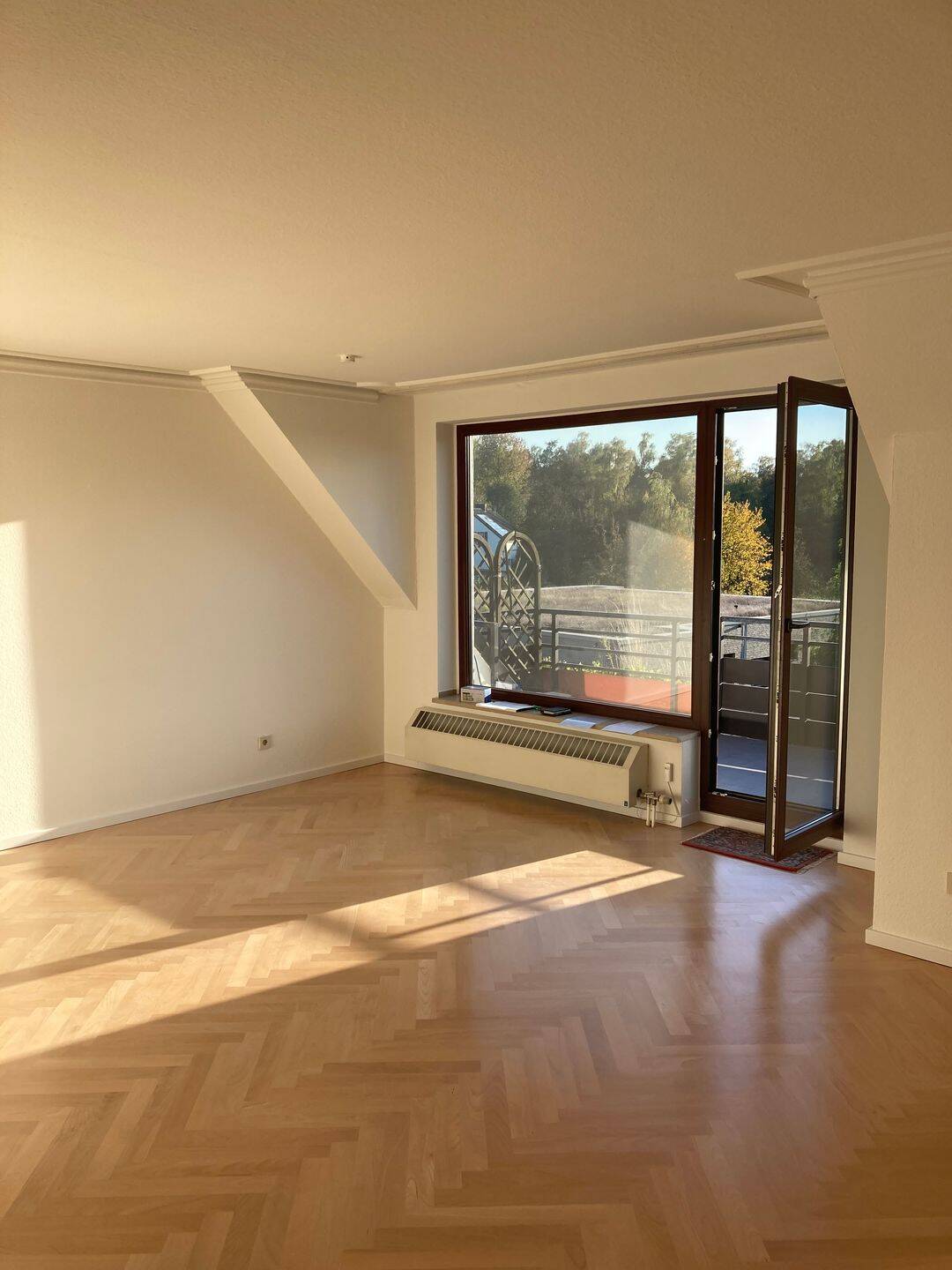 Helle 4 Zi. Dachgeschosswohnung mit Balkon, 45359 Essen (Bedingrade Frintrop Schönebeck)