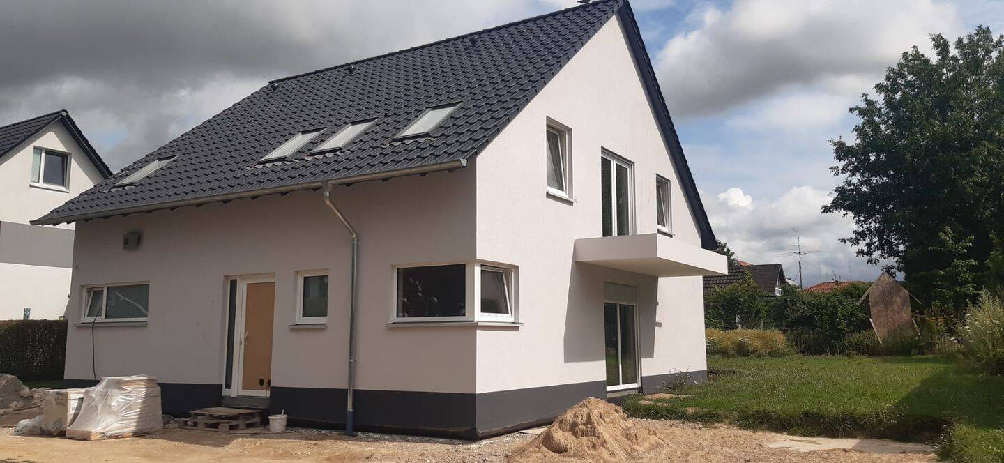 Erstbezug: Moderne 4-Zimmer-Wohnung im 1. OG mit Balkon vor den Toren Bielefelds in Enger, 32130 Enger