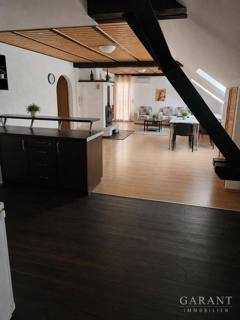 Extragroße 3,5 Zimmer-Wohnung mit riesiger Dachterrasse – ca. 142 qm Wohnfläche & EBK & Stellplatz, 72770 Reutlingen