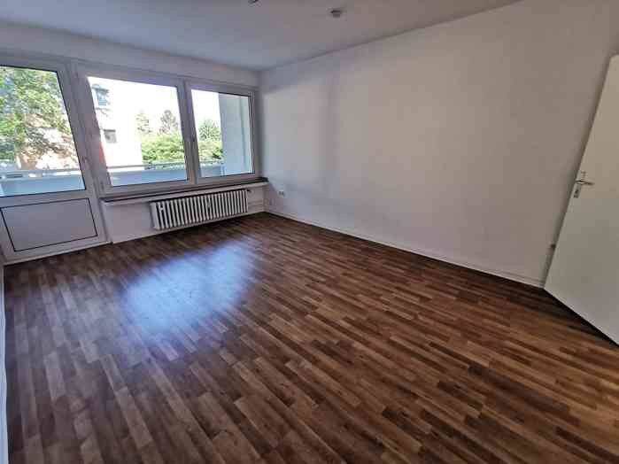 Top 3-Zi.-Whg. mit Balkon in modernisiertem Mietshaus, 45886 Gelsenkirchen (Ückendorf)