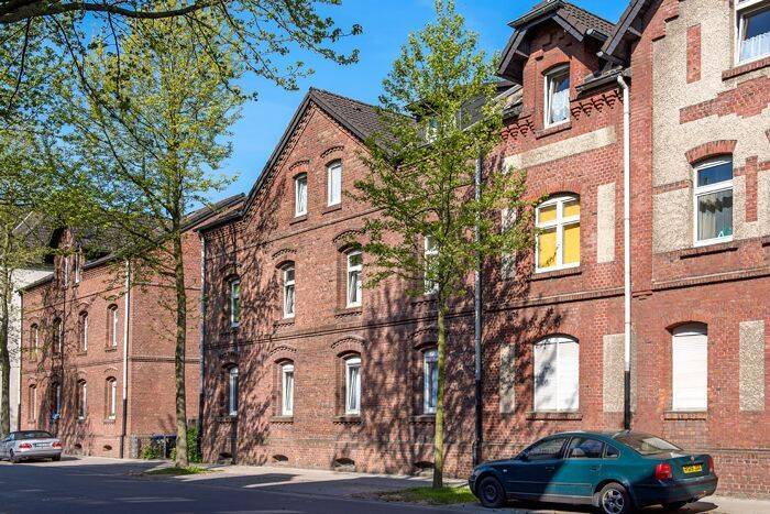 Schöne Erdgeschosswohnung für Singles oder Pärchen mit neuem Laminatboden!, 47167 Duisburg (Marxloh Neumühl Obermarxloh Röttgersbach)