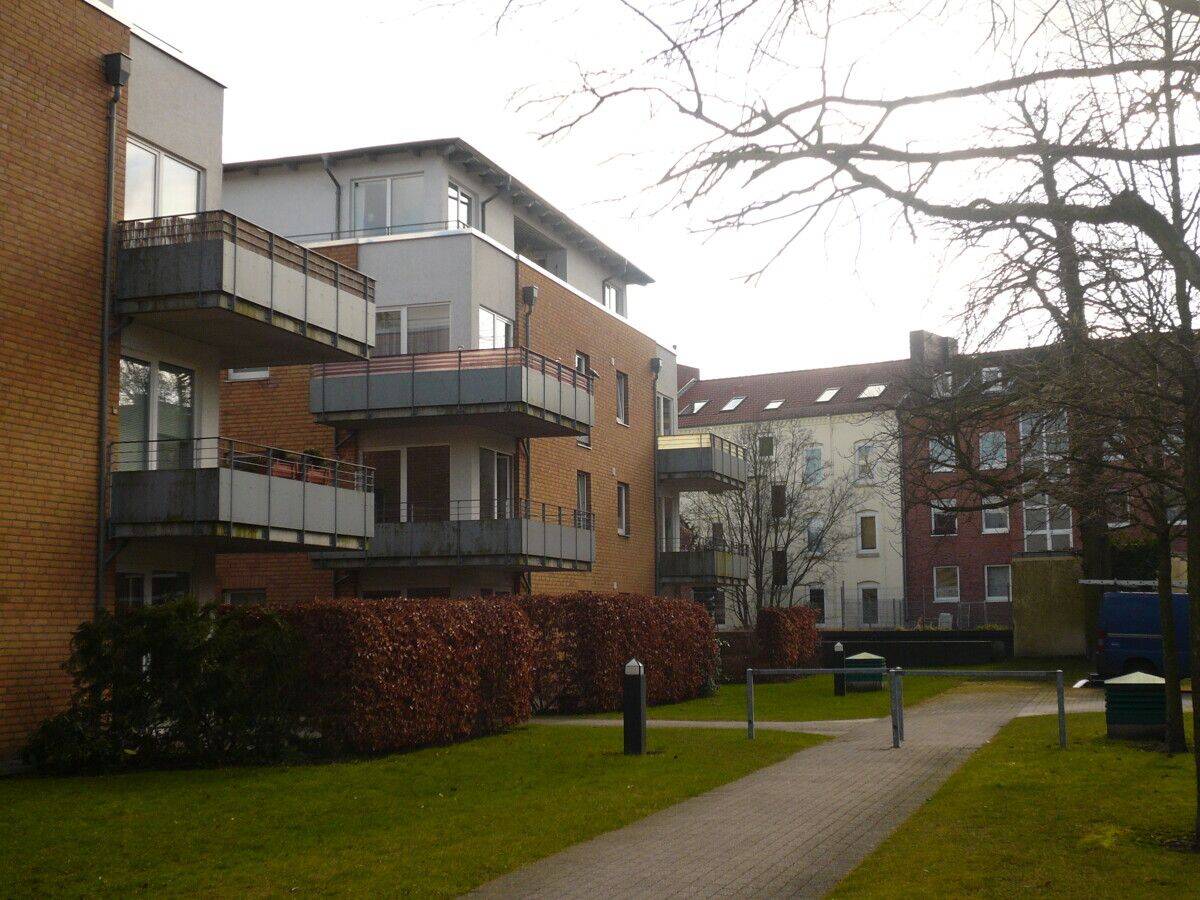 Möblierte 2 ZW im EG mit Terrasse & Tiefgarage befristet zu vermieten – OTTO STÖBEN GmbH, 24103 Kiel (Altstadt Damperhof Exerzierplatz Vorstadt)