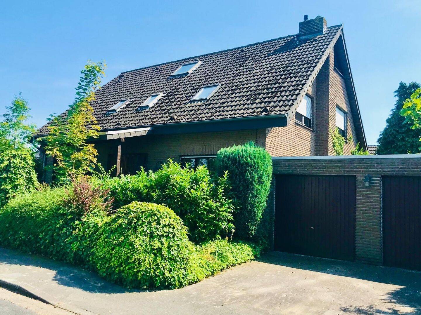 freistehend mit IndoorPool, uneinsehbarem Garten und 3 Garagen, 47624 Kevelaer