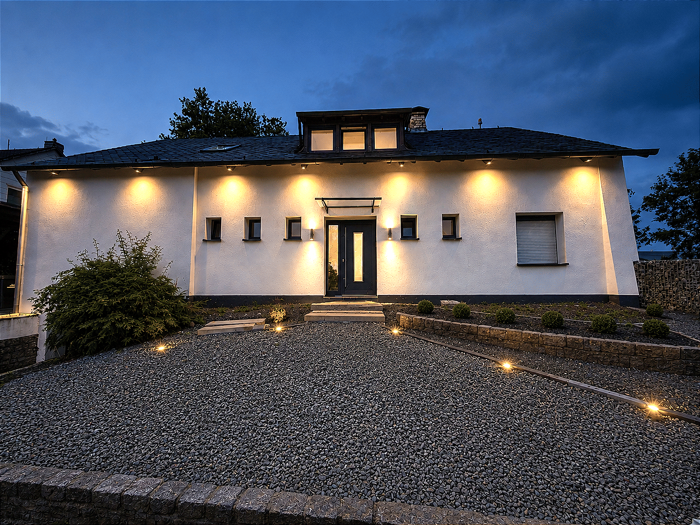 Frei ab sofort / Hochwertige 3-Zimmerwohnung im 1. Obergeschoss / Garage & Carport / Einbauküche / Balkon / Gäste-WC, 54298 Aach