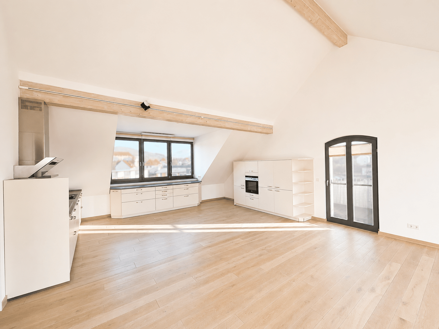 Genießen Sie 131 m² elegante Wohnkultur mit herrlichem Blick über die Eschweger Altstadt., 37269 Eschwege