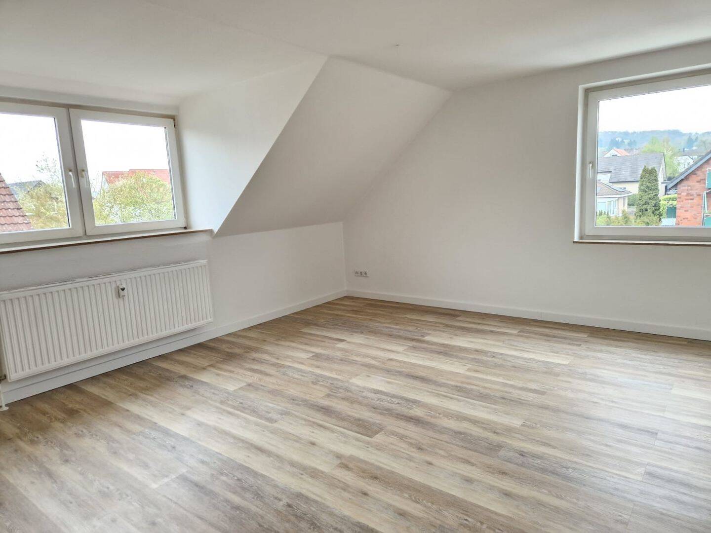 Komplett renovierte, helle, gut geschnittene Wohnung mit dem Stellplatz in Bad Salzuflen, 32105 Bad Salzuflen