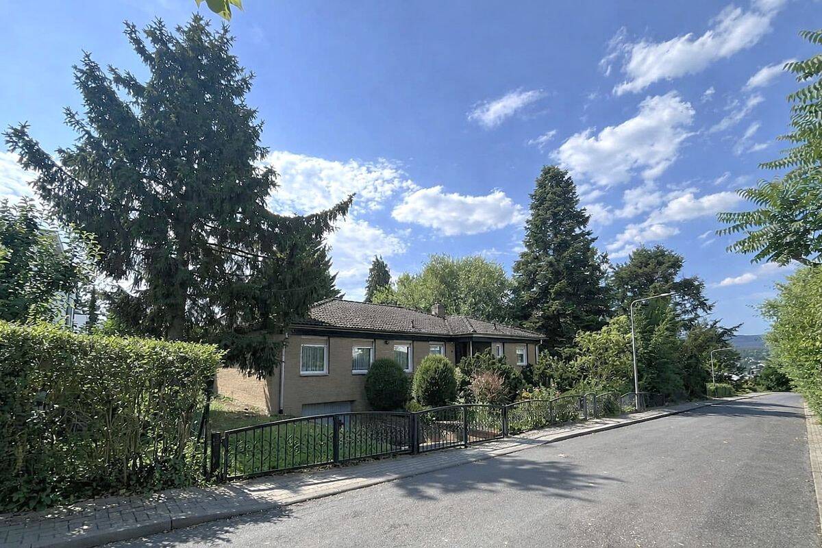 Bierstadt: Bezaubernder Bungalow! Wiesbadens Top-Lage! 5 Zi, Garage, StPl., Garten, voll unterk.!, 65191 Wiesbaden (Bierstadt Sonnenberg Wiesbaden)