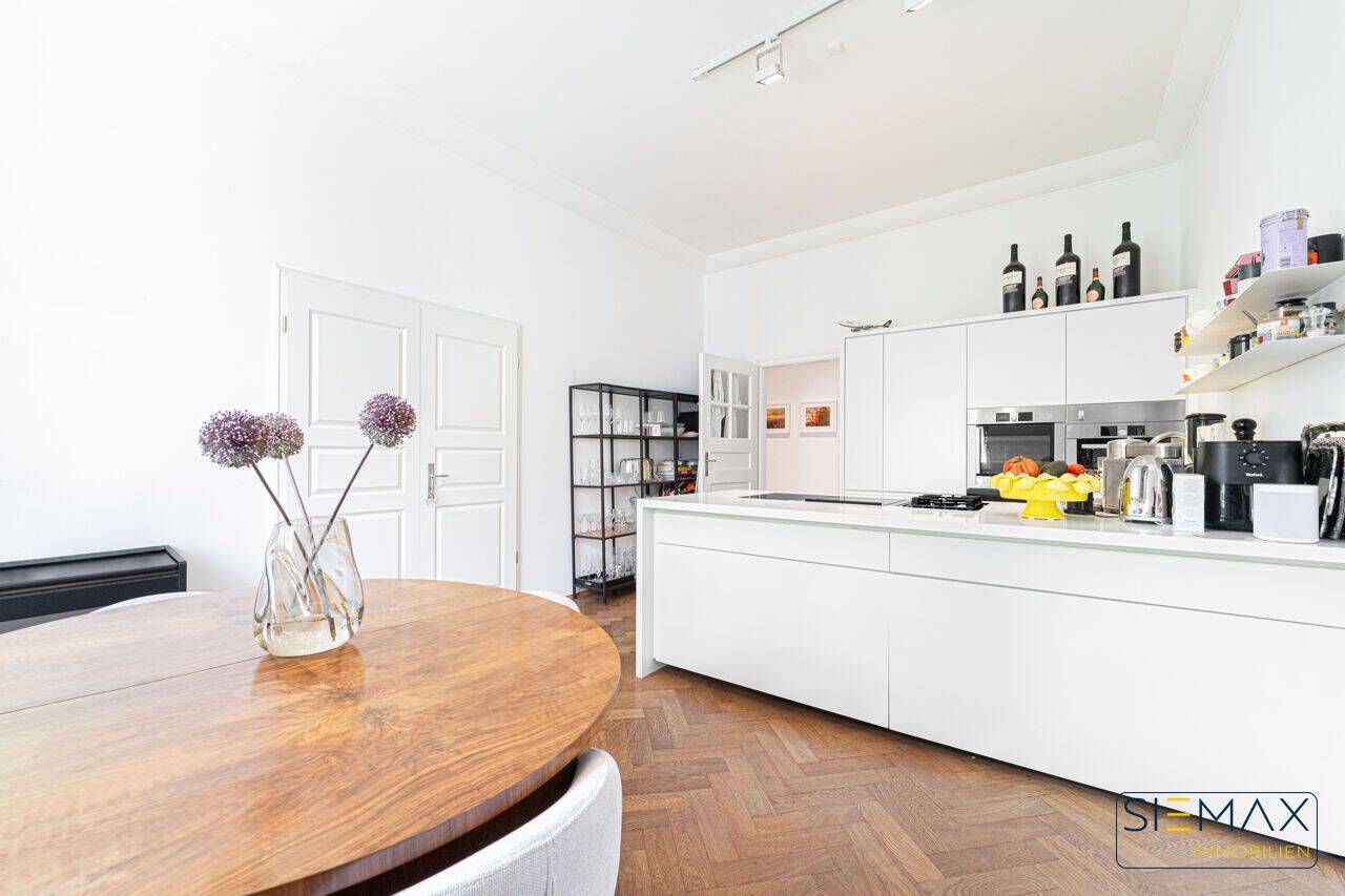 Altbaujuwel in Bestlage – 3,5 Zimmer mit Südwestbalkon am Prinzregentenplatz, 81675 München (Au-Haidhausen Bogenhausen)