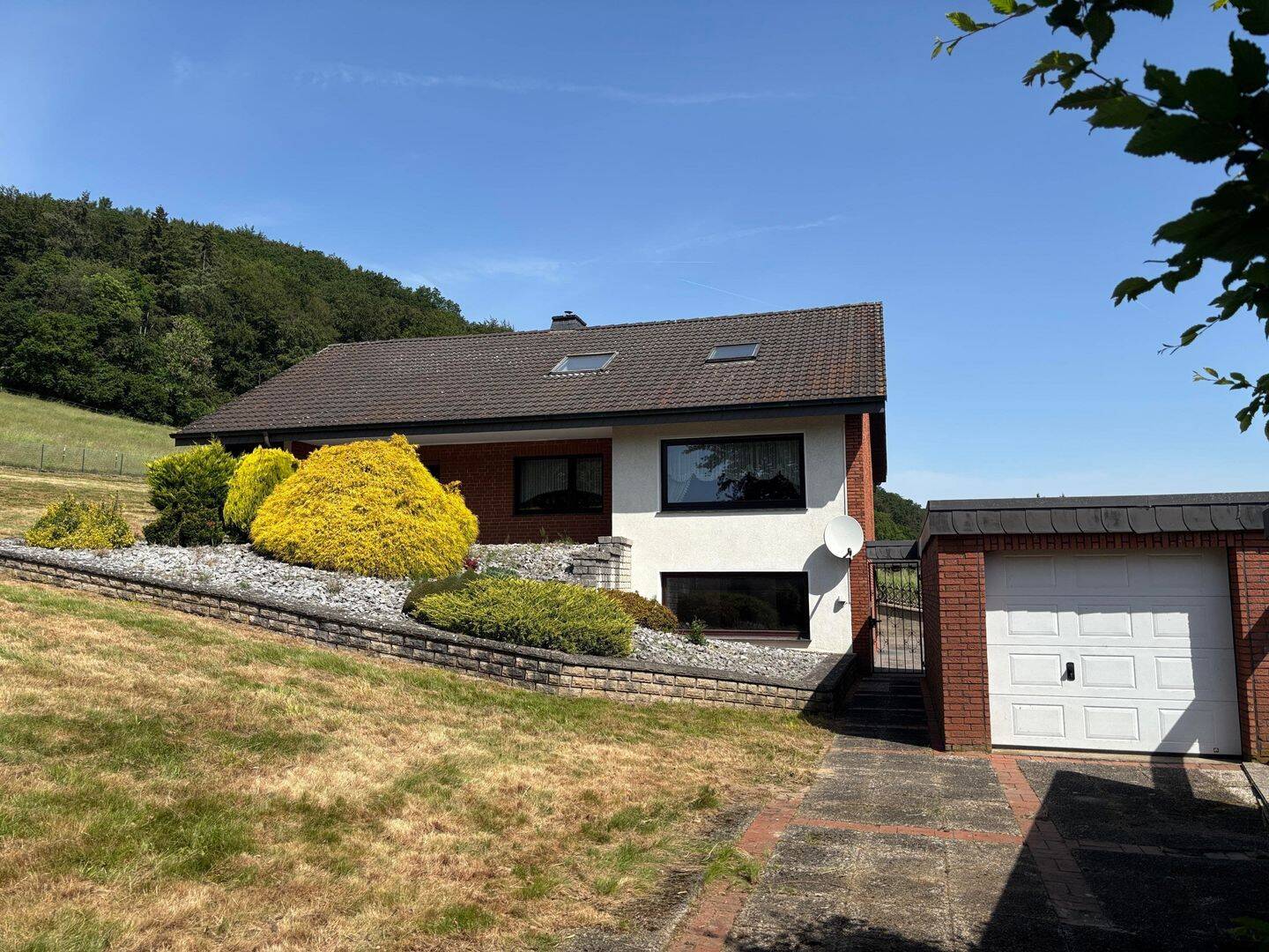 Großzügiges Ein-bis Zweifamilienhaus in ruhiger Waldrandlage von Vlotho-Valdorf, 32602 Vlotho