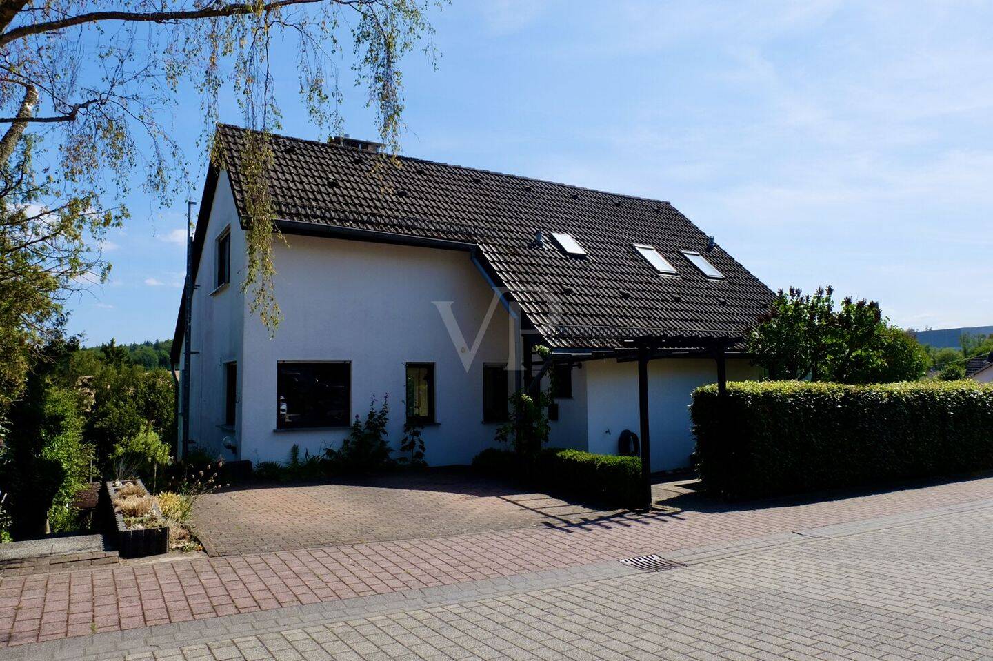 Einfamilienhaus mit Einliegerwohnung in beliebter Lage in Hünstetten-Kesselbach, 65510 Hünstetten