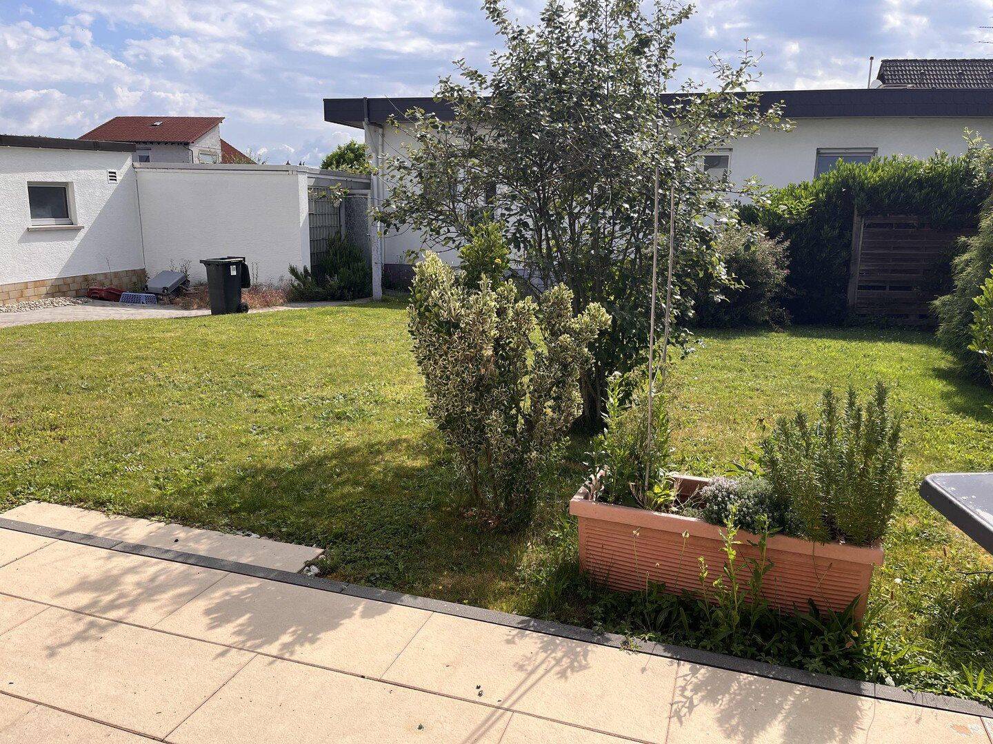 Große 3,5-Zimmer-Wohnung mit Gartennutzung in Messel, 64409 Messel