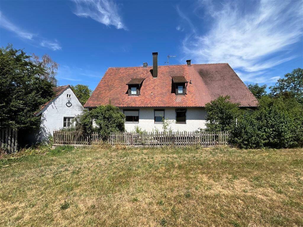 Zweifamilienhaus mit großem Grundstück und viel Potential, 91555 Feuchtwangen