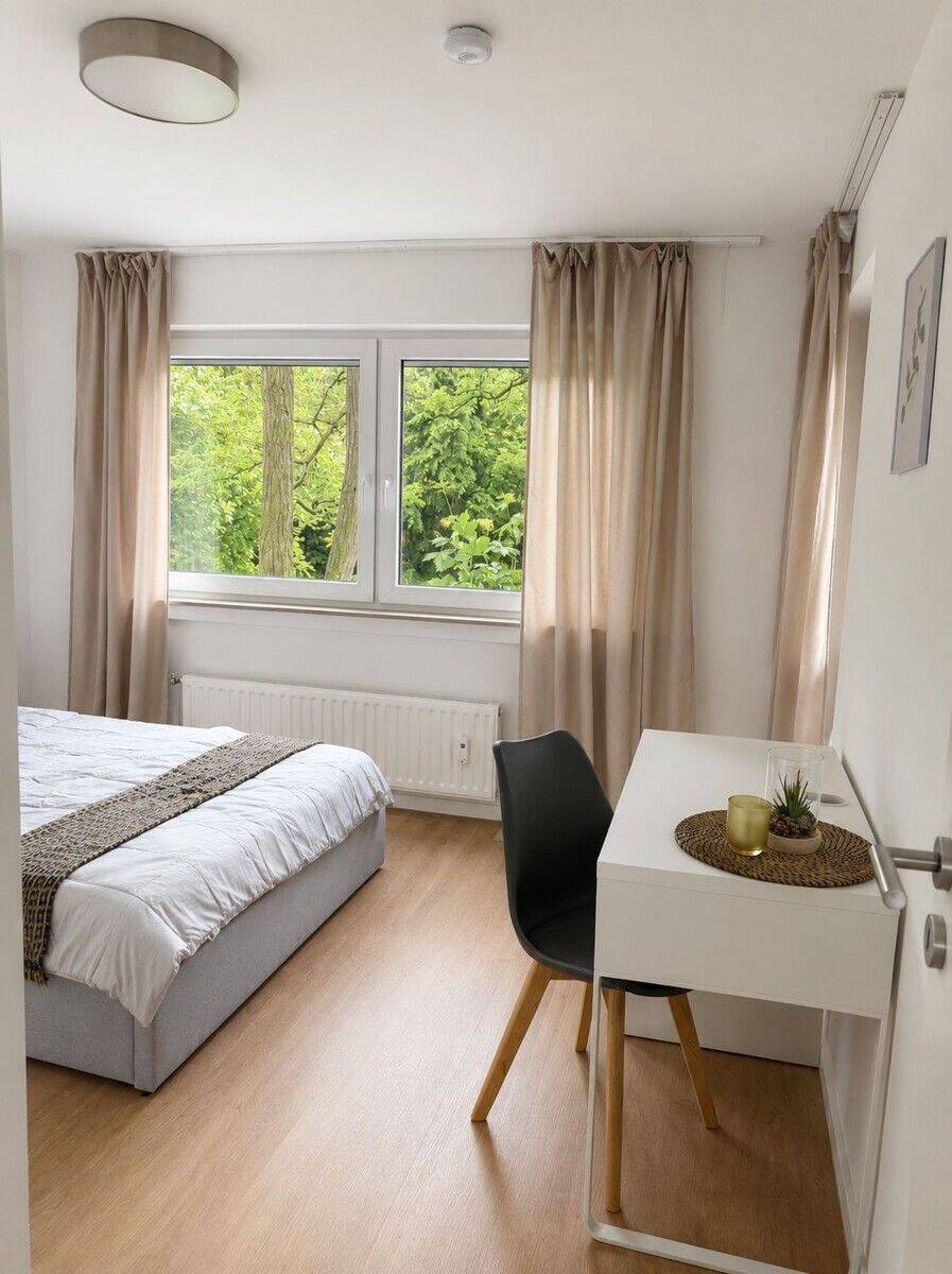 Möbliertes WG-Zimmer mit Balkon am Westkreuz, 81243 München (Aubing-Lochhausen-Langwied Pasing-Obermenzing)