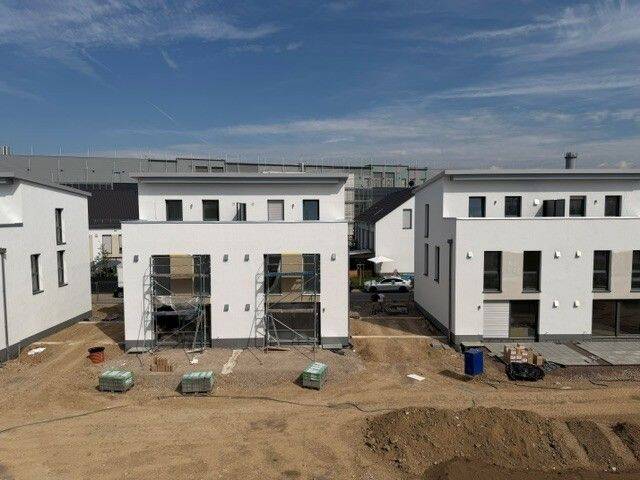 Im Sommer noch einziehen! Moderne Neubau-Doppelhaushälfte in Hattersheim, 65795 Hattersheim am Main