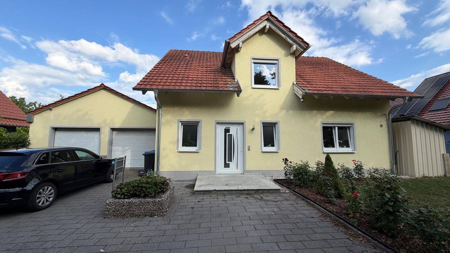 Modernes Einfamilienhaus in ruhiger Sackgasse mit Doppelgarage, Balkon und Terrasse – Provisionsfrei, 74541 Vellberg