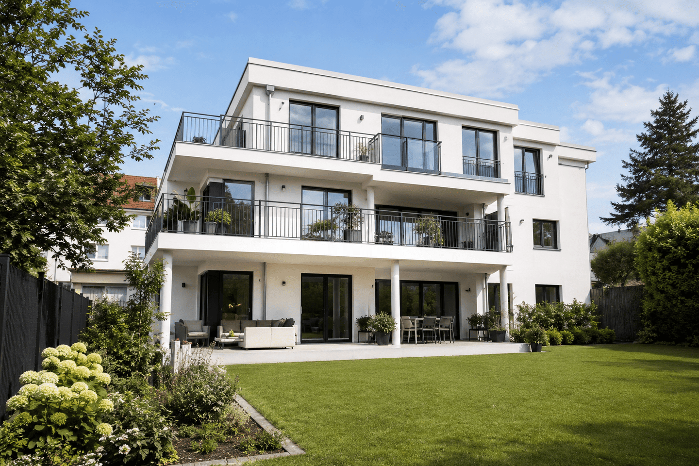 Neubau trifft Lebensqualität – Erdgeschosswohnung der Extraklasse mit Privatgarten in Rodenkirchen, 50999 Köln (Rodenkirchen Hahnwald Sürth Weiß)