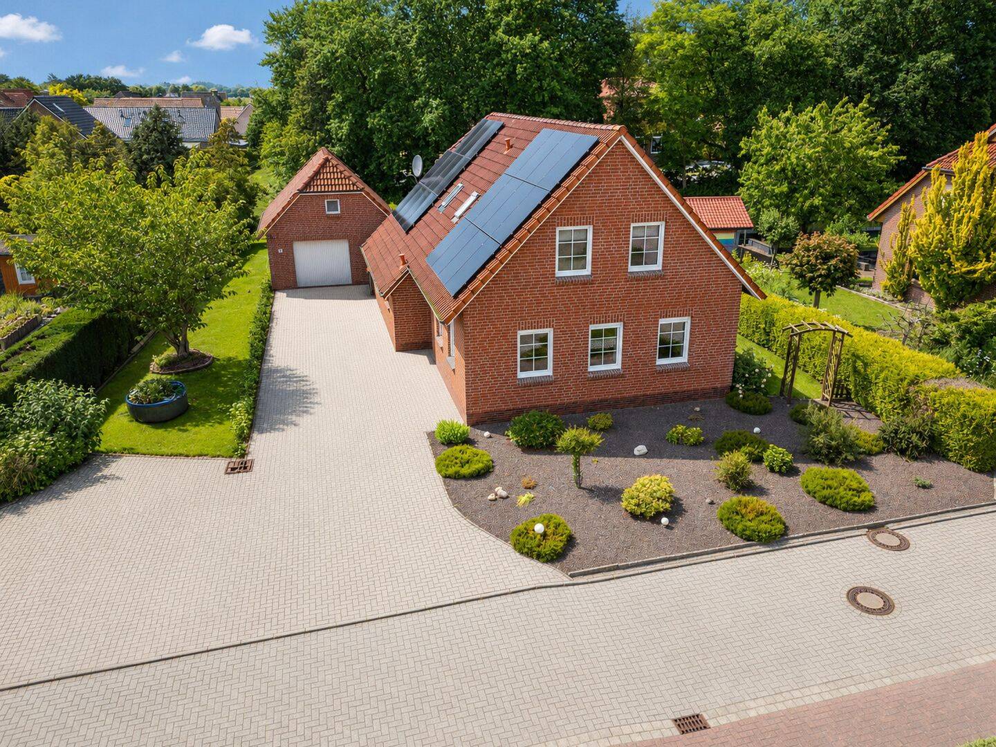 Großzügiges Familienhaus mit PV-Anlage und Garten in Eversmeer, 26556 Eversmeer