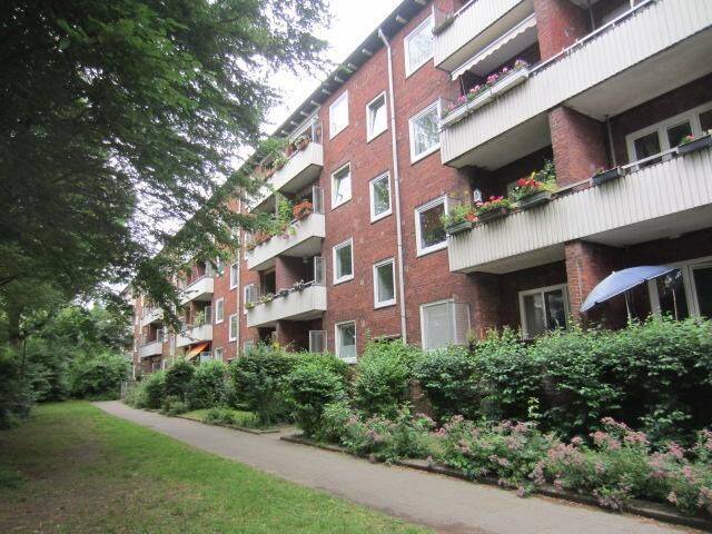Für Kurzentschlossene: 2,5-Zimmer-Wohnung mit Balkon sofort einzugsbereit!, 22049 Hamburg (Wandsbek Dulsberg)