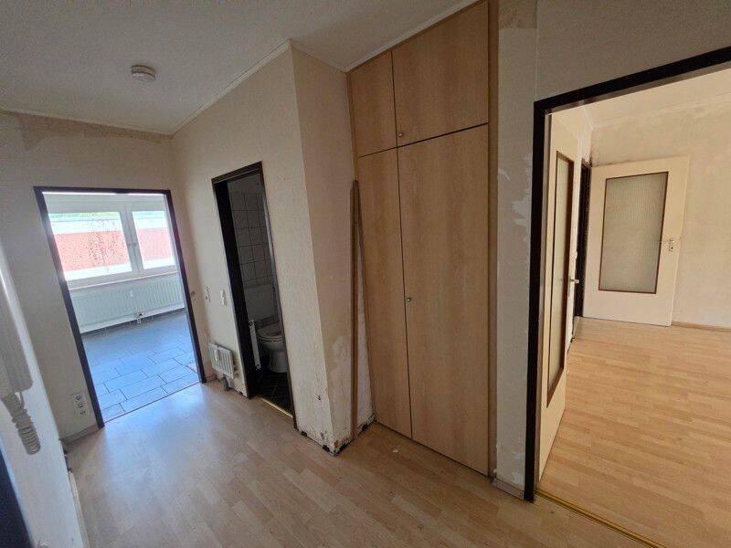 Zum 20.09: 3-Zimmer-Wohnung, nur mit WBS – zum selber renovieren, 40593 Düsseldorf (Benrath Garath Urdenbach)