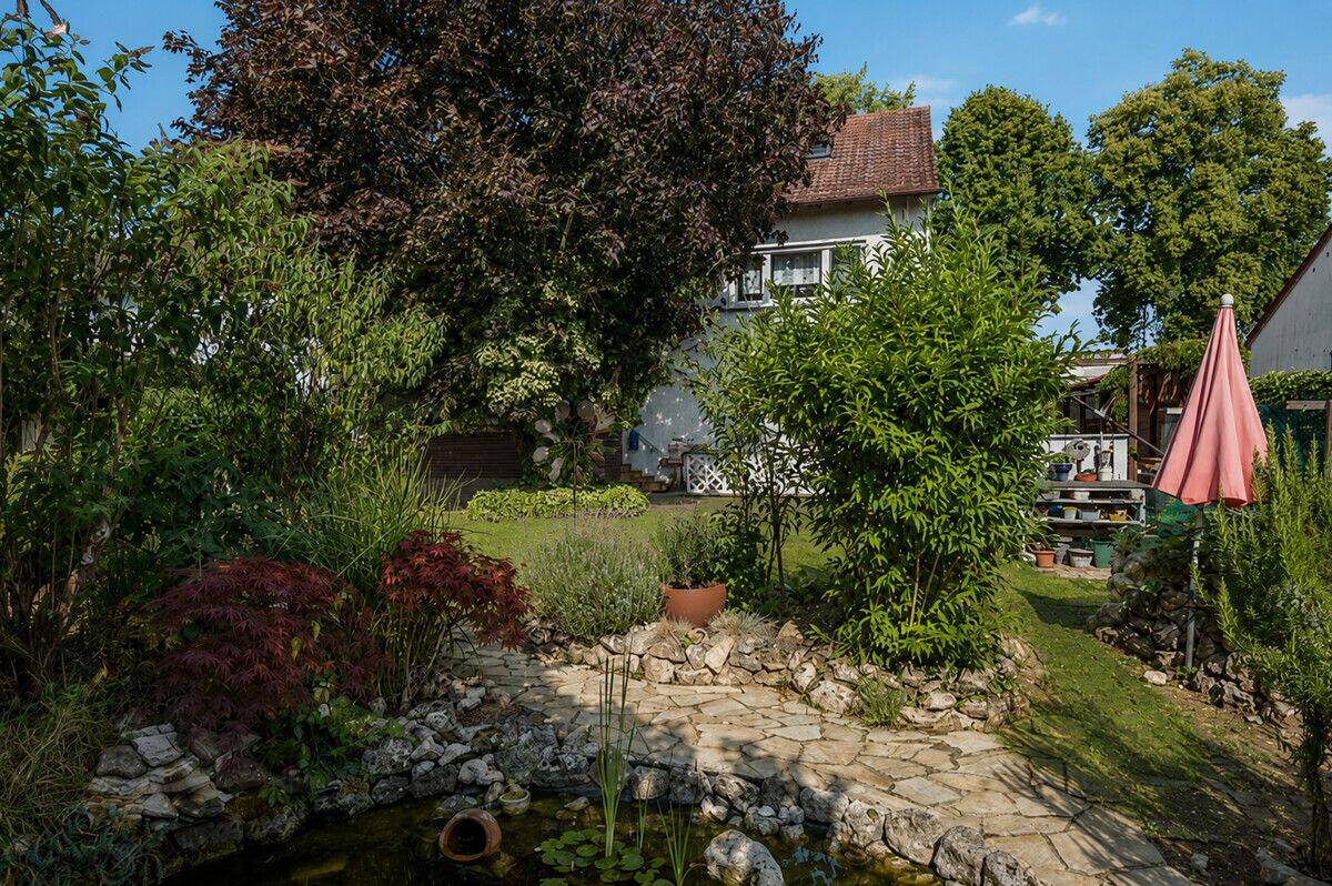 Provisionsfrei – ideales Mehrgenerationenhaus mit schönen Wohnungen & liebevoll angelegtem Garten, 55457 Gensingen