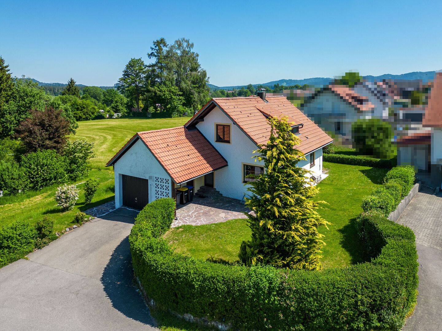 Charmantes Einfamilienhaus mit idyllischem Garten und Weitblick in Randlage von Isny, 88316 Isny im Allgäu