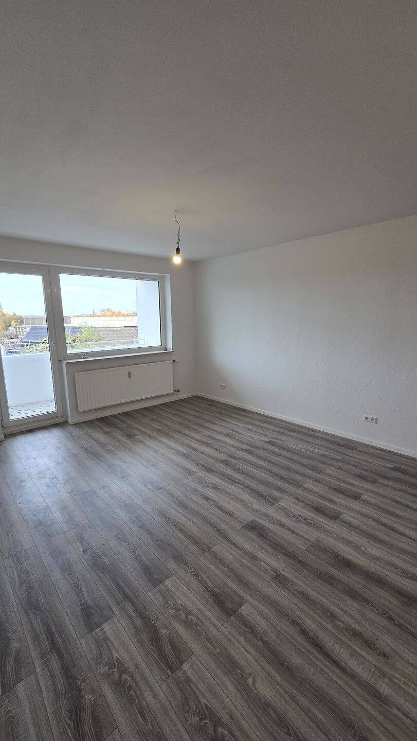 Komplett sanierte 3 Zimmer Wohnung mit Balkon in Gelsenkirchen zu vermieten, 45881 Gelsenkirchen (Schalke Schalke-Nord)