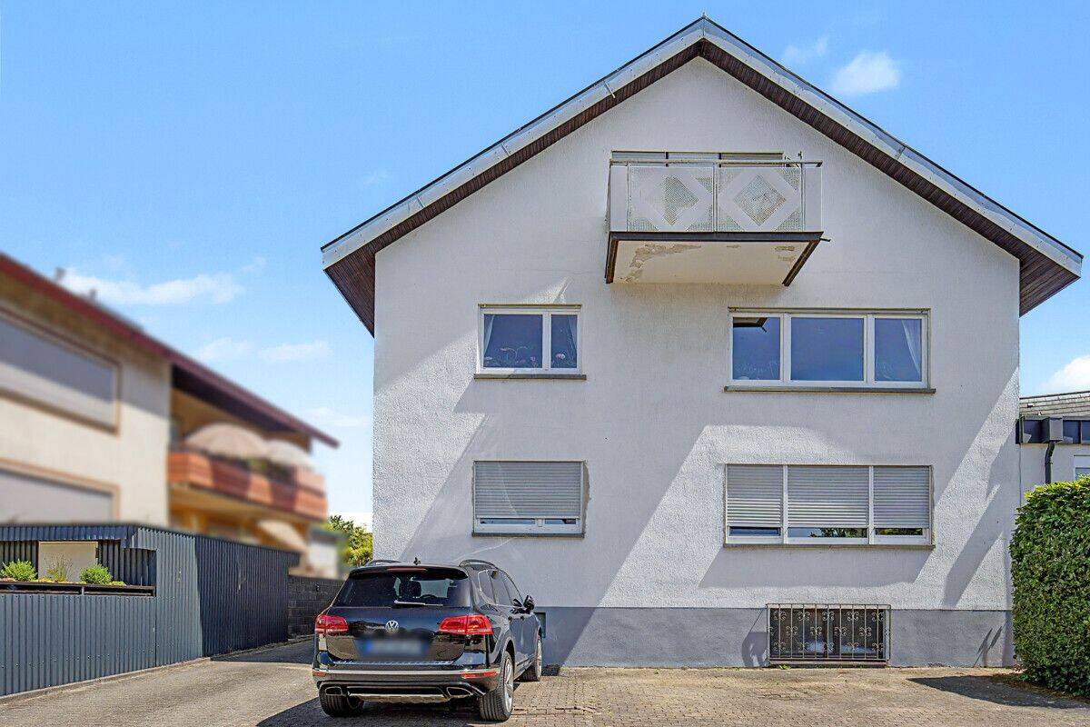 Einziehen und wohlfühlen – renovierte 4-Zimmer-Wohnung mit großem Balkon, EBK und Stellplatz, 76547 Sinzheim