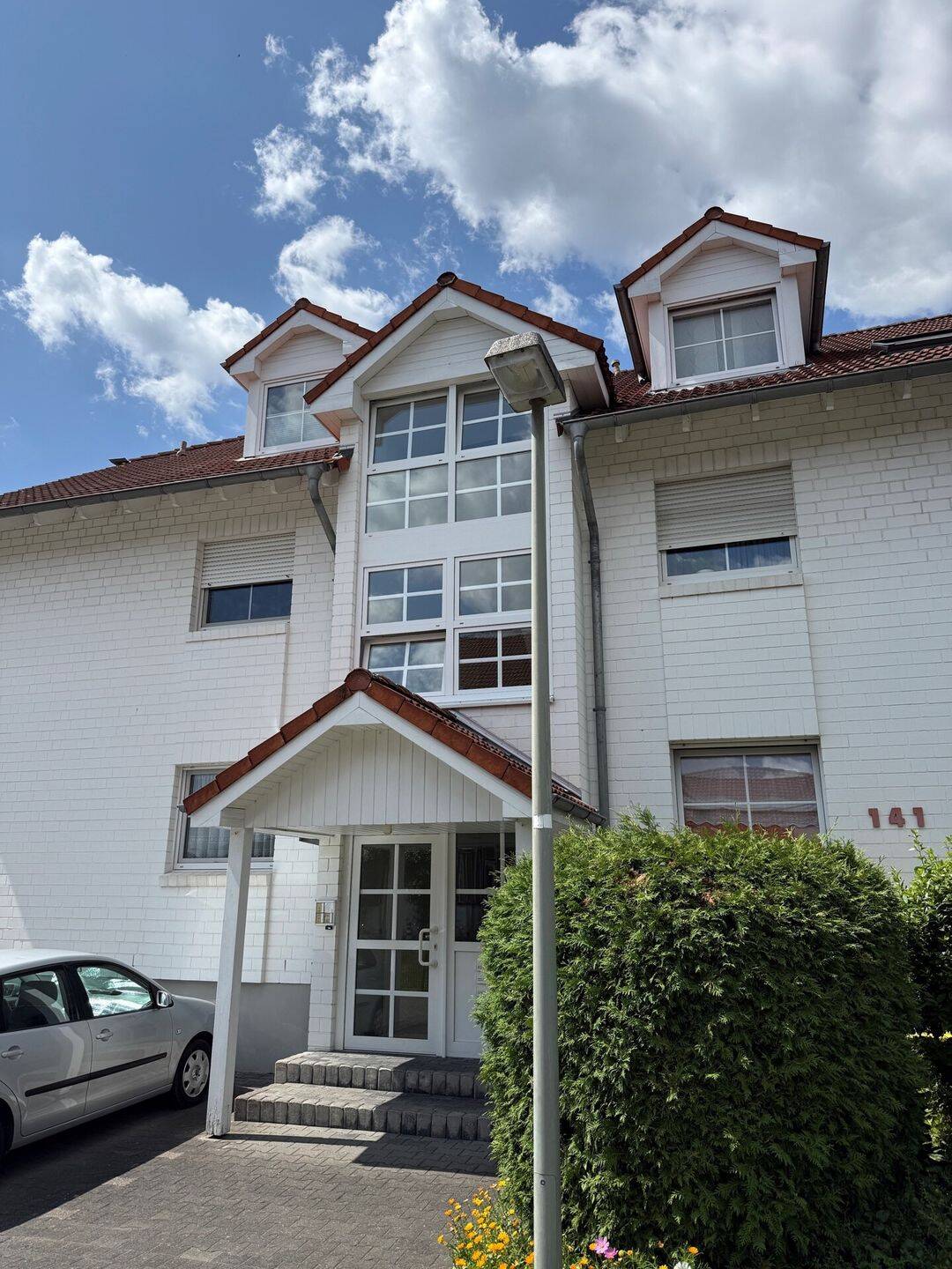 Komplett renovierte 3-Zimmer-Maisonettewohnung mit ausgebautem Spitzboden und Wallbox in Paderborn, 33102 Paderborn