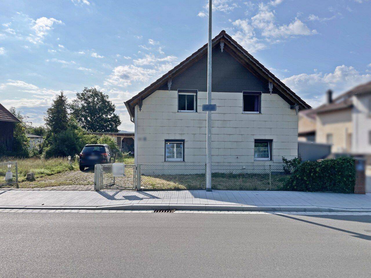 Abreißen & neu bauen oder kernsanieren: Top-Chance für Bauherren und Handwerker in Dingolfing, 84130 Dingolfing