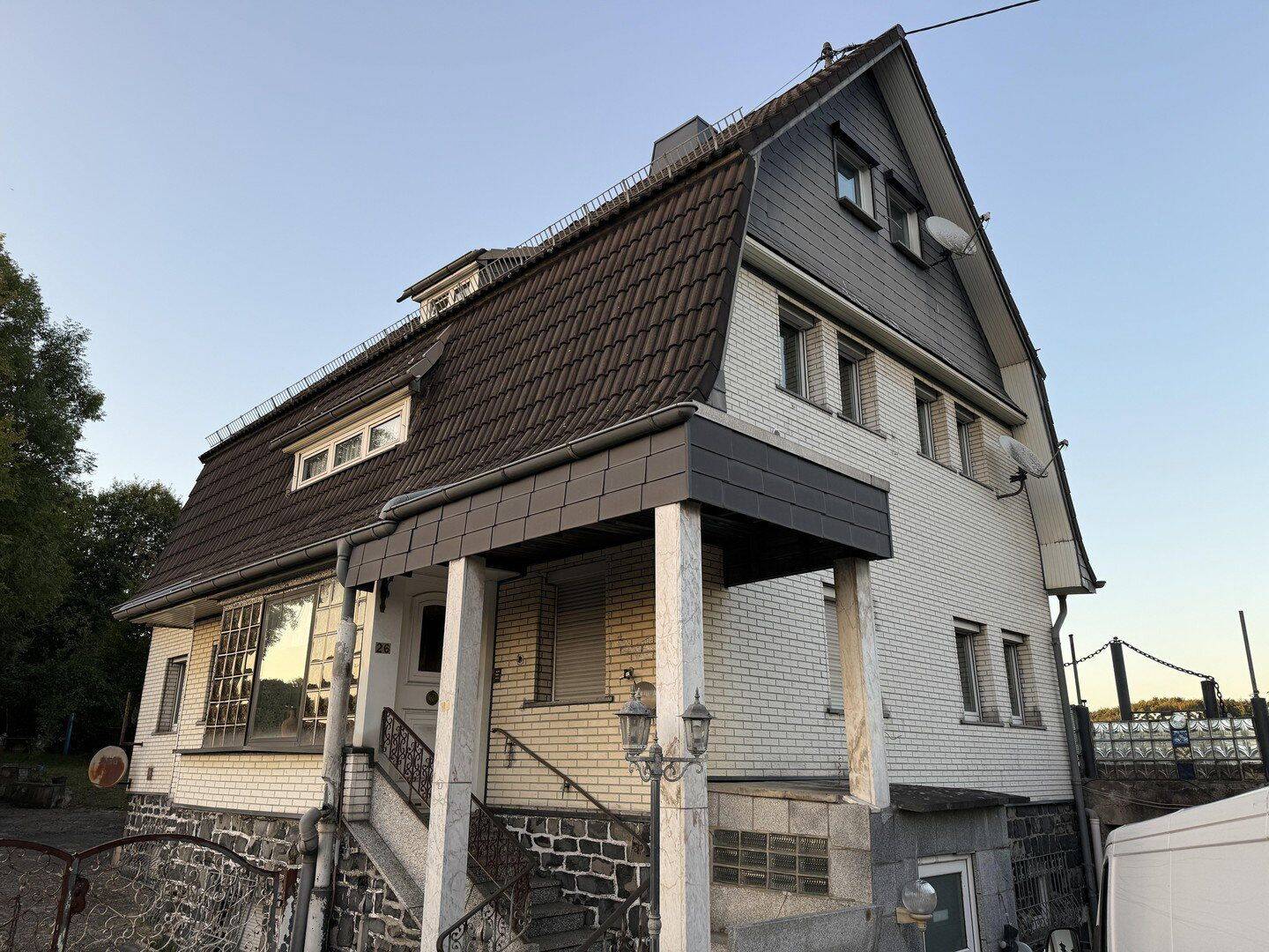 Viel Haus für’s Geld – Großzügiges Wohnhaus mit Garage, Brunnen & Potenzial, 57612 Helmenzen