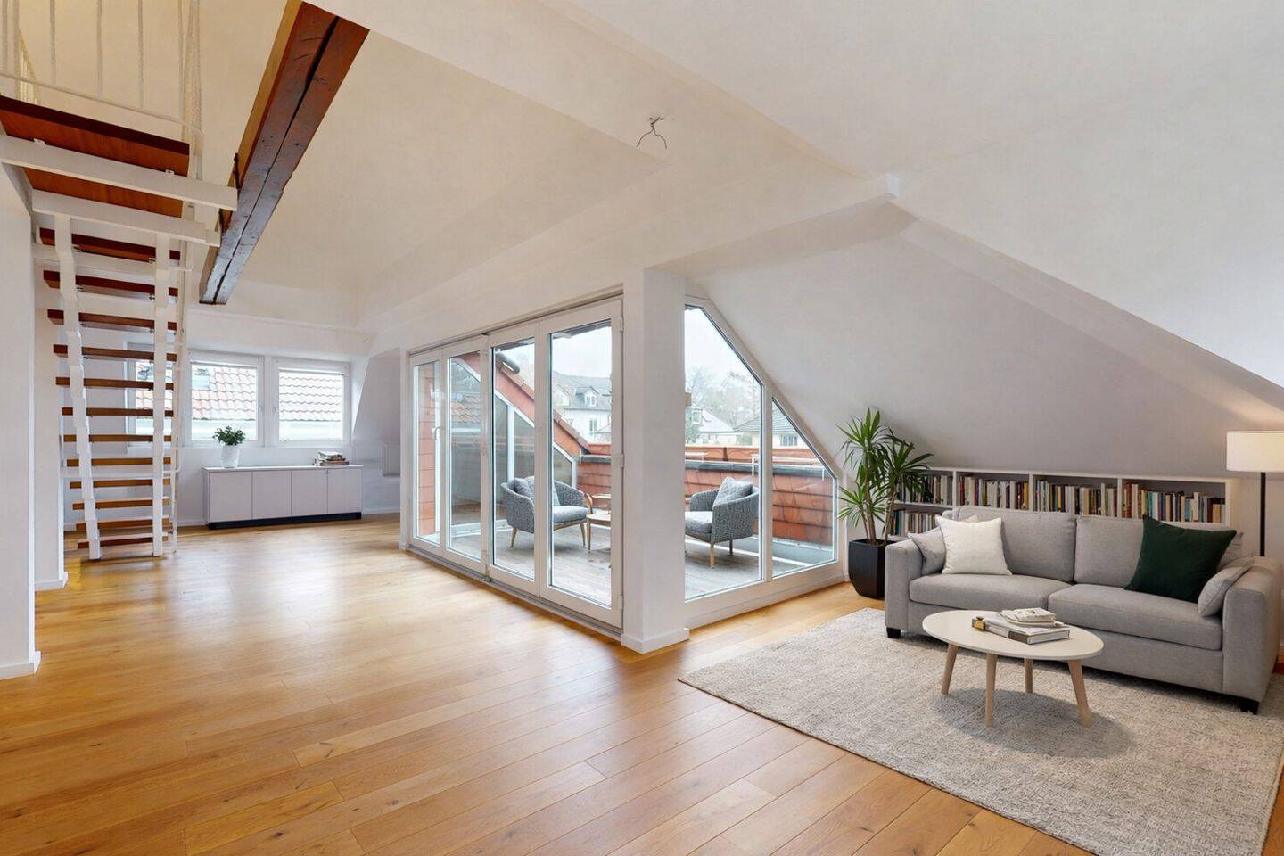 Modernisierte Maisonettewohnung mit Skylineblick und Gartenanteil im Diplomatenviertel, 60487 Frankfurt am Main (Bockenheim Hausen Rödelheim Westend-Süd)