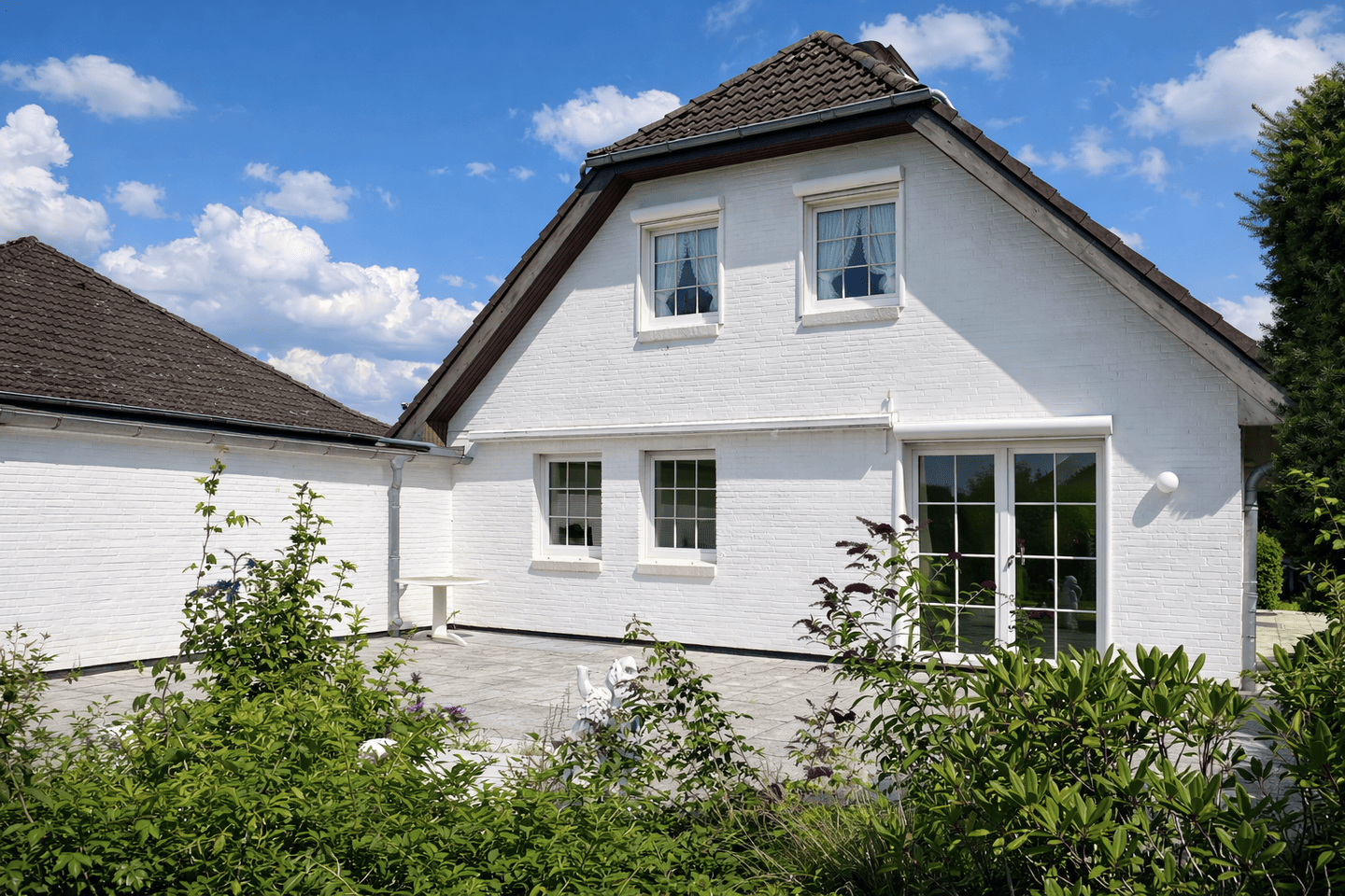Großzügiges Einfamilienhaus mit herrlich eingewachsenem Grundstück auf rund  245 qm Gesamtfläche, 23619 Hamberge
