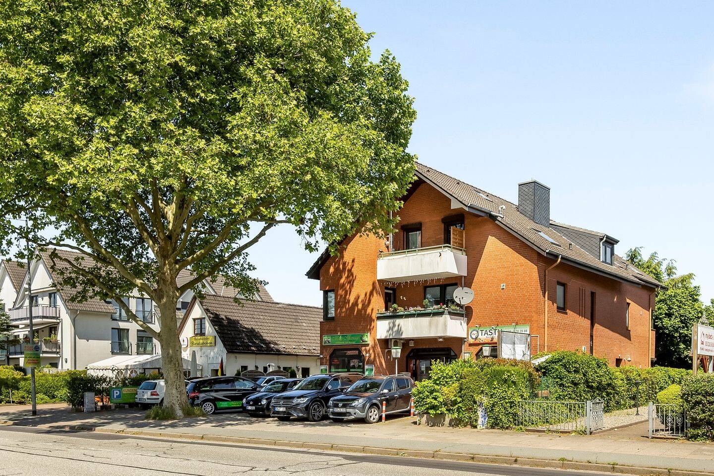 Frisch modernisiert: 2 Zimmer mit Kamin, Balkon und Stellplatz in Barsbüttel, 22885 Barsbüttel