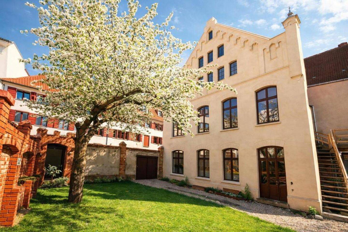 Provisionsfrei: Wohn- und Geschäftshaus in der Altstadt von Wismar mit Hof u. Carport, 23966 Wismar