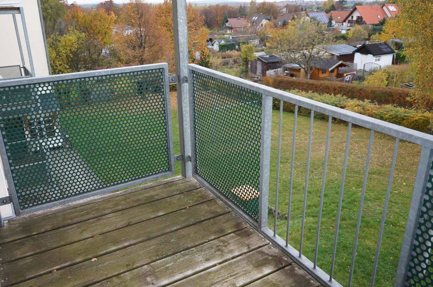 Dachgeschoss-Whg. mit Balkon / Bad mit Fenster / abgetrennter Schlafbereich, 9232 Hartmannsdorf