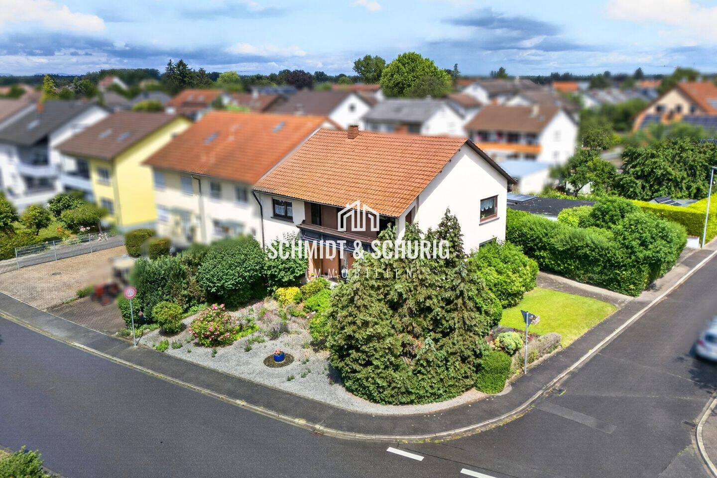 Charmantes Zweifamilienhaus mit viel Potenzial und großem Grundstück, 76689 Karlsdorf-Neuthard
