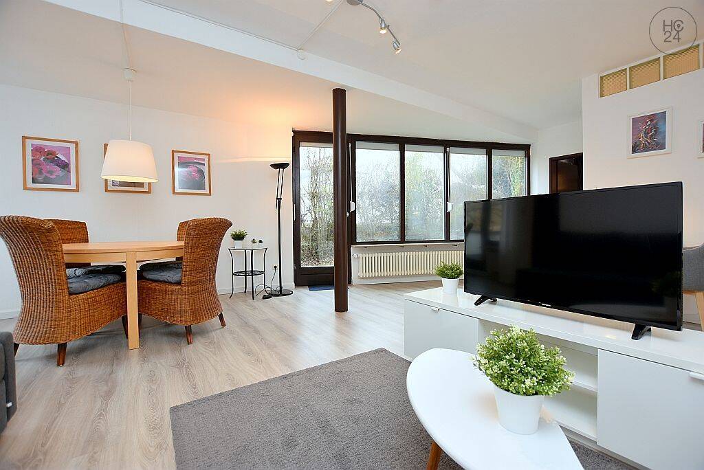 Modern möblierte Wohnung mit Terrasse und Balkon in Leonberg Warmbronn, 71229 Leonberg
