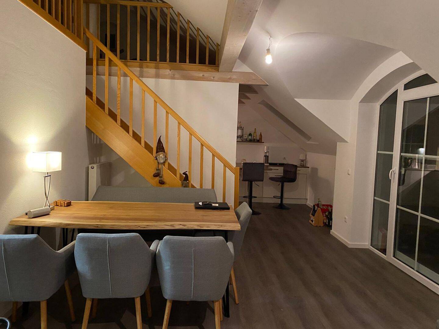 Stilvoll möblierte, 3-Zimmer-Dachgeschosswohnung -Ab sofort- mit Balkon in Pastetten, 85669 Pastetten