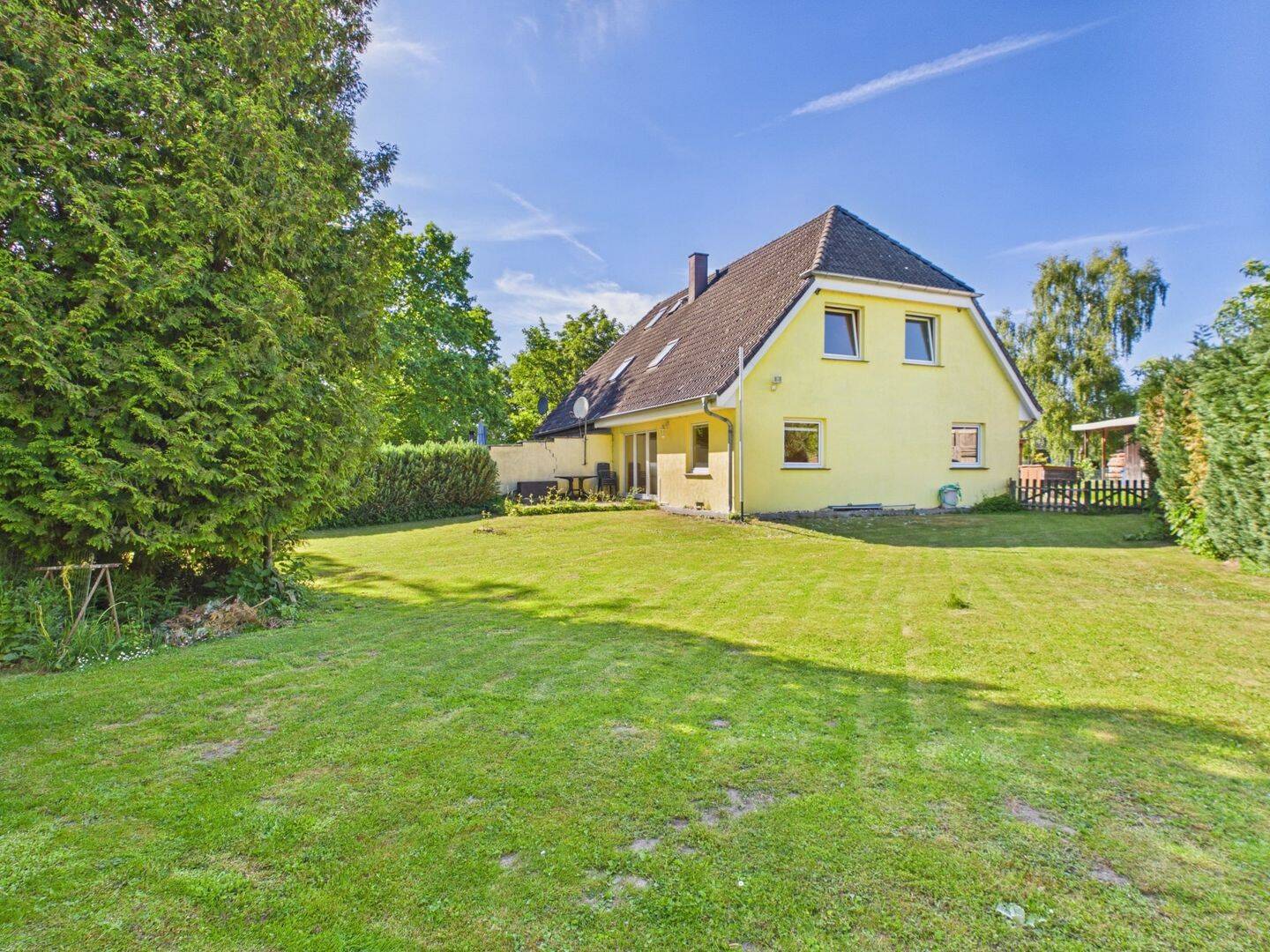 Ruhig gelegene Doppelhaushälfte nahe der Ostsee mit Garten und Carport, 23948 Damshagen