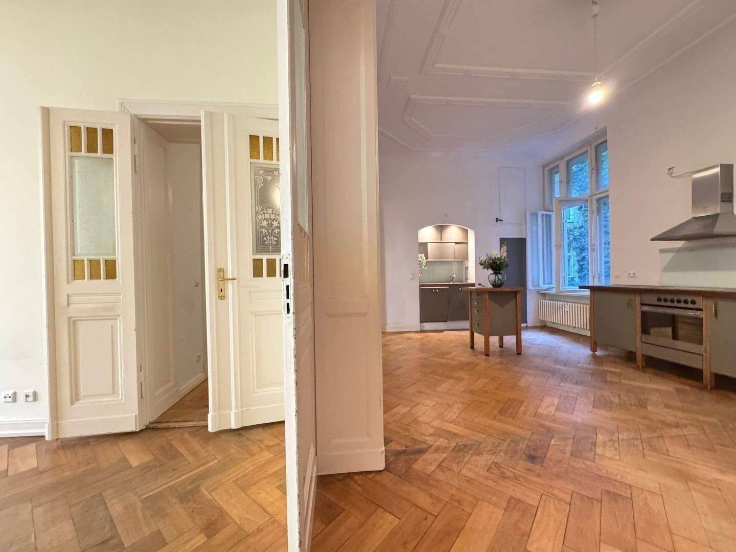 WUNDERBARE, GROSSZÜGIGE 5-6 ZIM. ALTBAU-WHG., GR. WOHNKÜCHE + BALKON MIT VIEL POTIENTIAL UNWEIT KUDAMM, 10629 Berlin (Charlottenburg-Wilmersdorf Charlottenburg)
