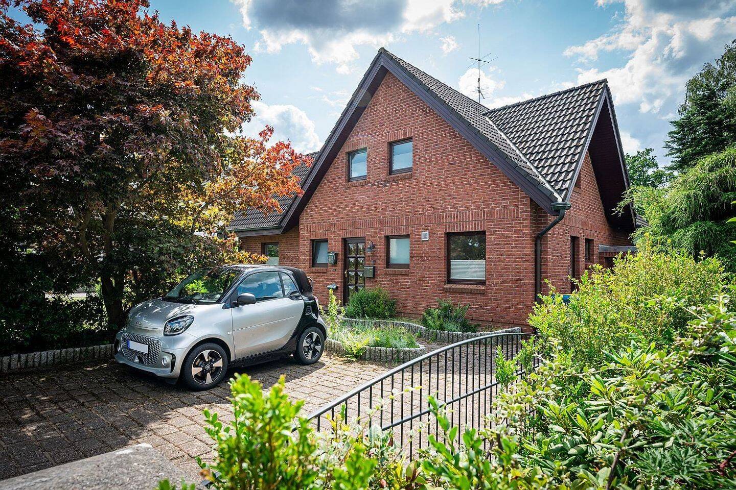 Großzügiges Einfamilienhaus mit kleiner Einliegerwohnung in ruhiger Wohnlage, 22926 Ahrensburg