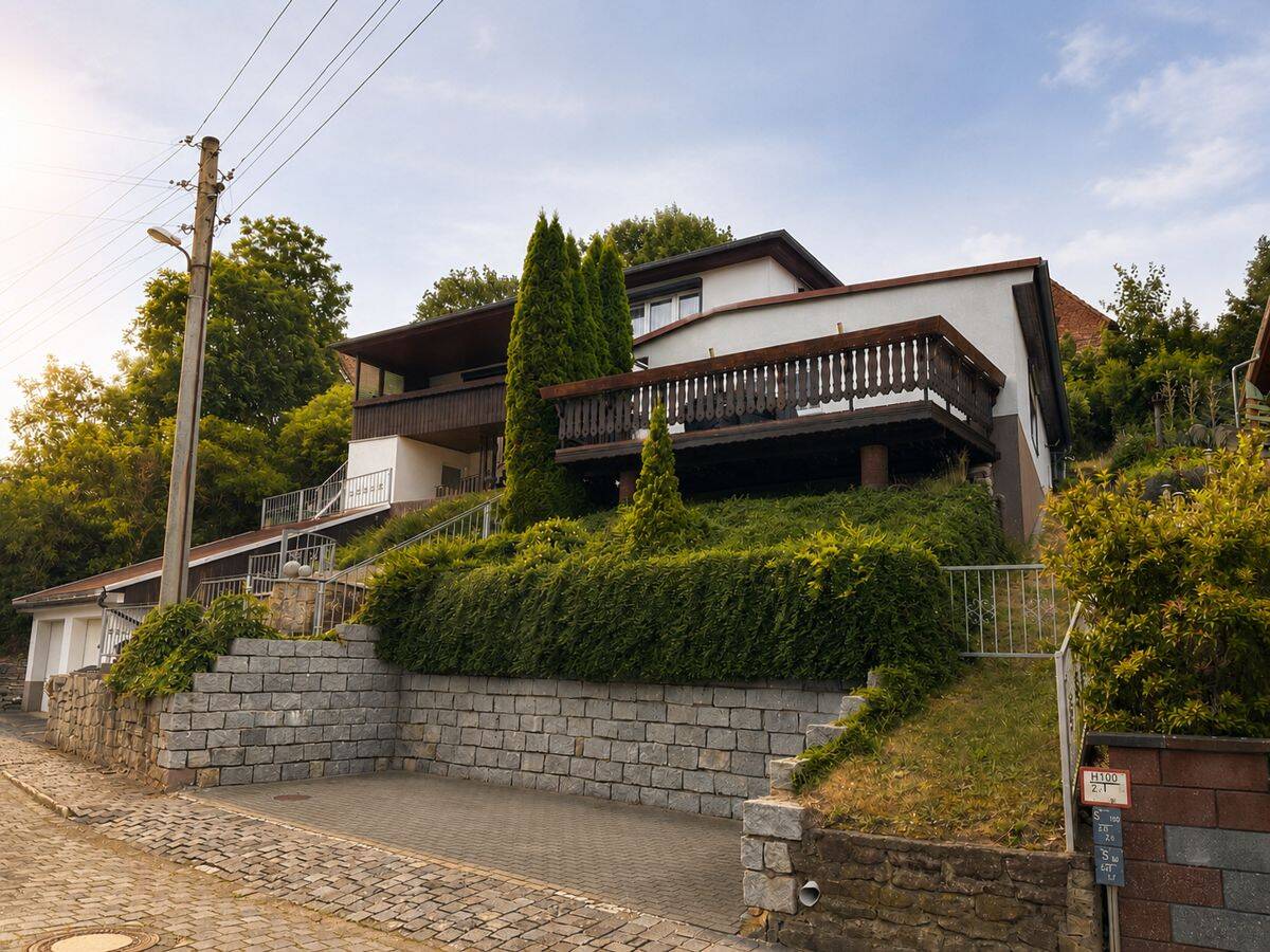 WOHNEN MIT URLAUBSFLAIR! Immobilie mit 3 Terrassen, Doppelgarage & schönem Ausblick, 6542 Allstedt