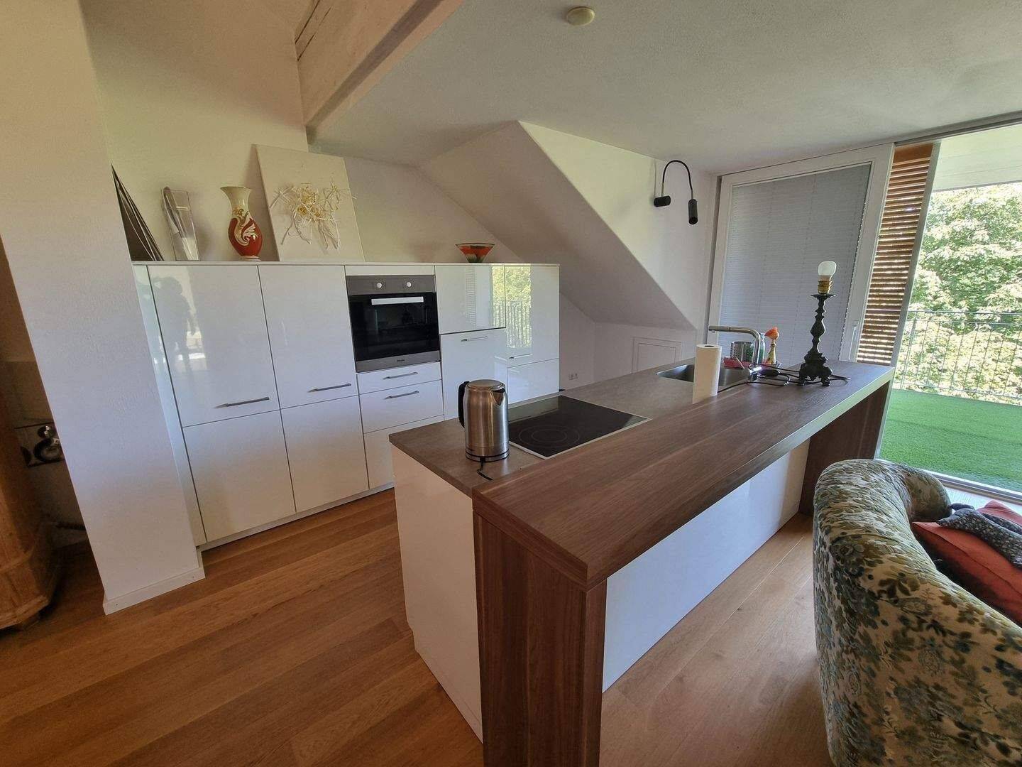 Traumhafte, voll möblierte Dachgeschosswohnung auf Zeit – Wohnen über den Dächern von Freiburg, 79104 Freiburg im Breisgau
