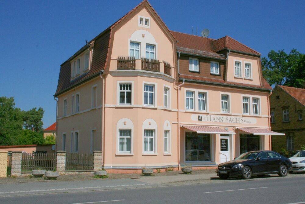 Schicke Dachgeschosswohnung mit EBK!, 2994 Bernsdorf