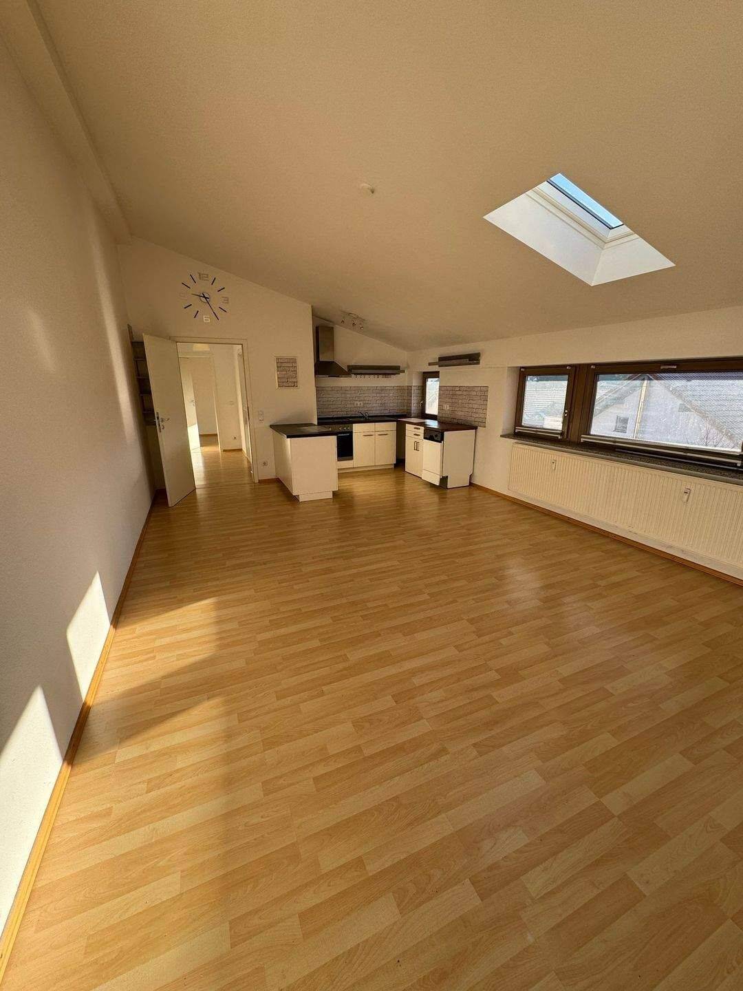 Provisionsfrei: Zentral gelegene 2-Zimmer-Wohnung in Grafing b. München (S6) mit Aufzug und Balkon, 85567 Grafing b. München