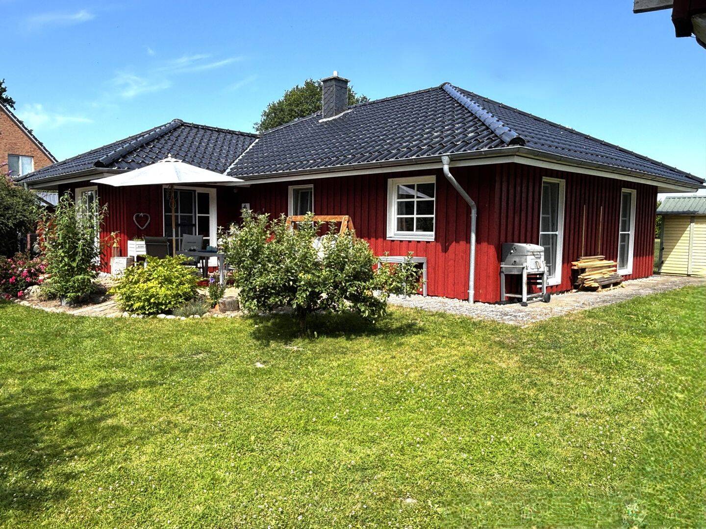 Modernes Einfamilienhaus im skandinavischen Stil mit sonnigem Garten, 23823 Seedorf